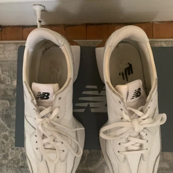 New Balance White Sneakers Modern Minimalist Design - Picture 5 of 9